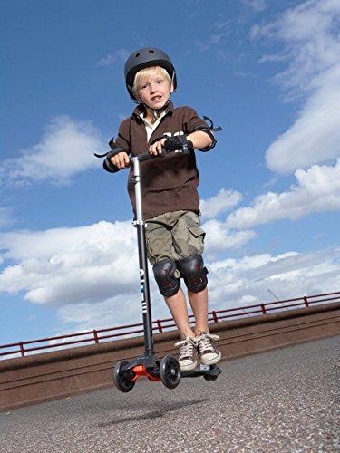 Older boy Micro Maxi Kick Scooter with T-Bar