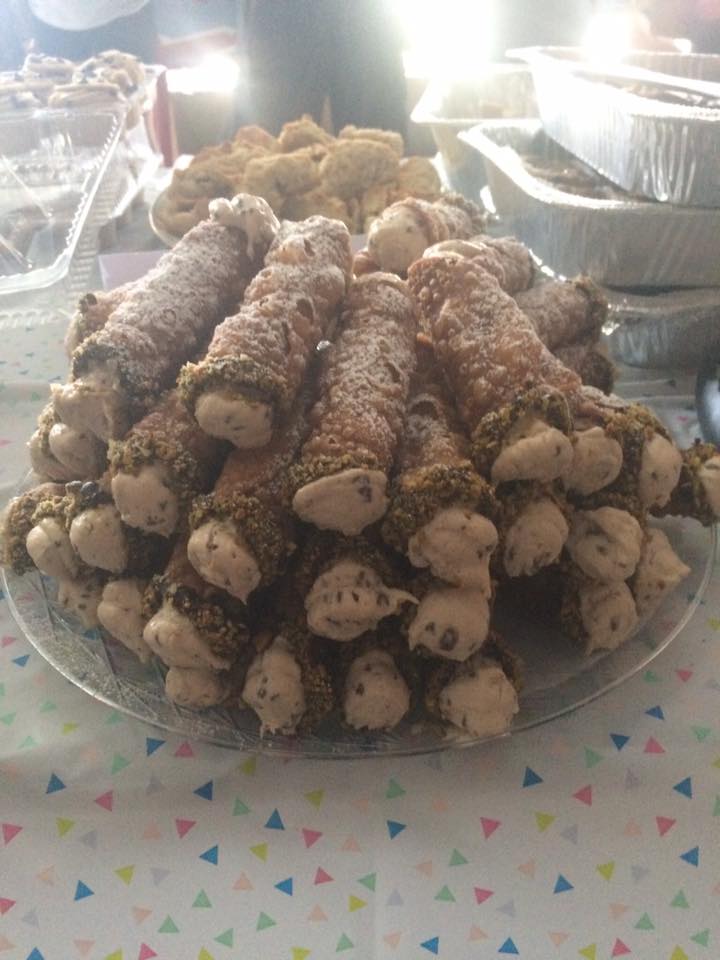 Just a heaping plate of Vegan Cannoli! 